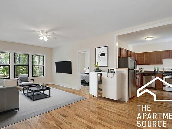 4th image of 630.5 W Cornelia Ave #S1
