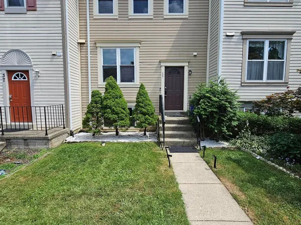 35 Kinsman View Cir, Silver Spring, MD 20901