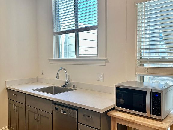 3rd image of 1921 Fulton St APT 4