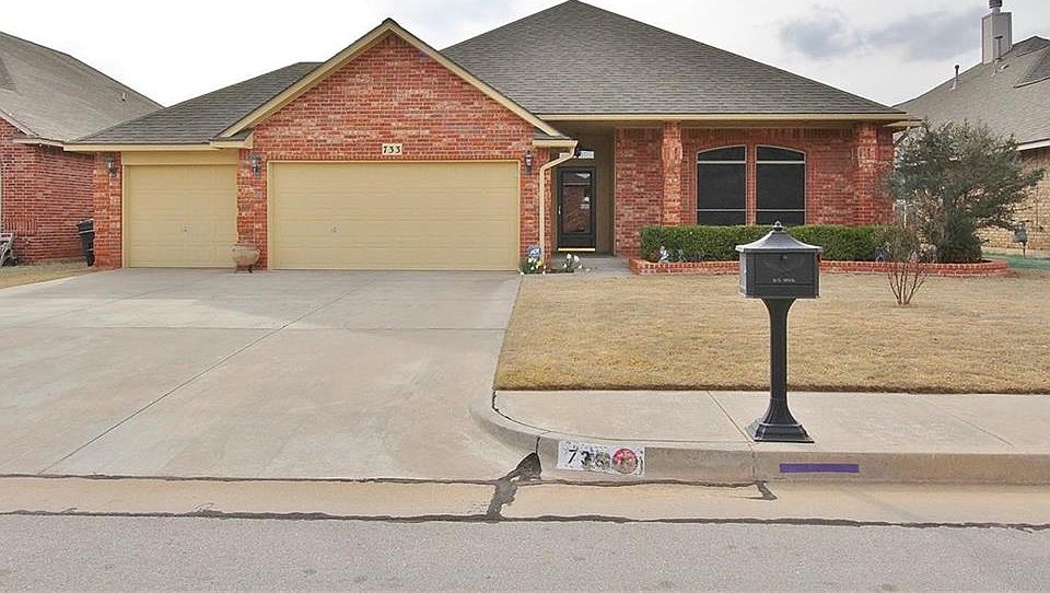 1st image of 733 Oak Creek Dr