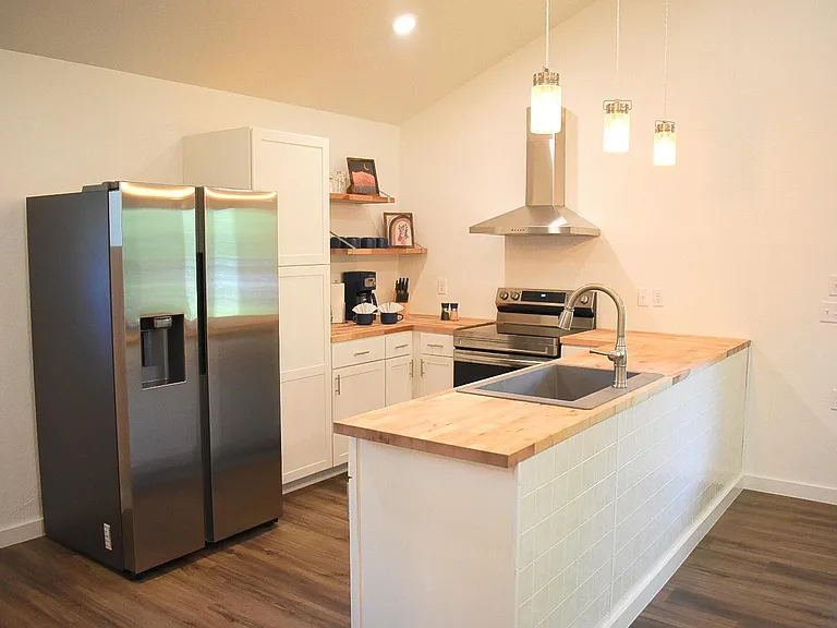 1007 Campbell St — Photo 6
