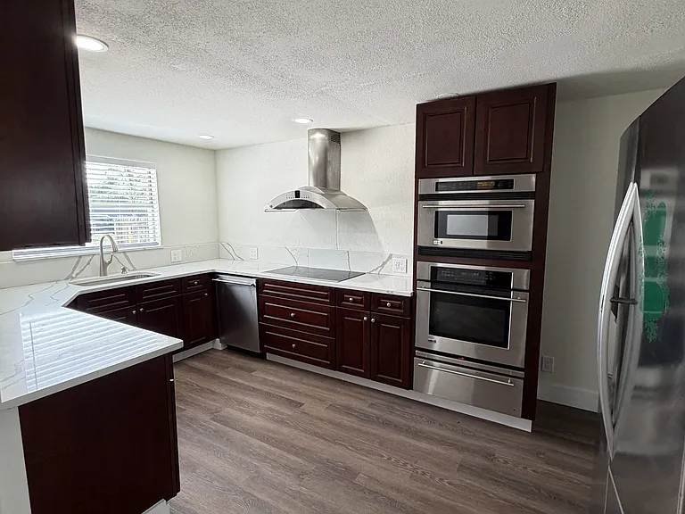 110 NE Monroe Cir N #1 — Photo 4