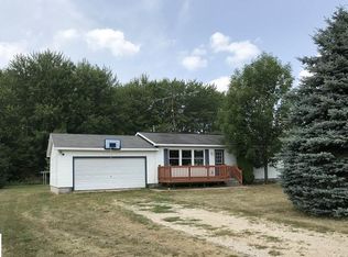 2194 S Sara Dr, Lake City, MI 49651