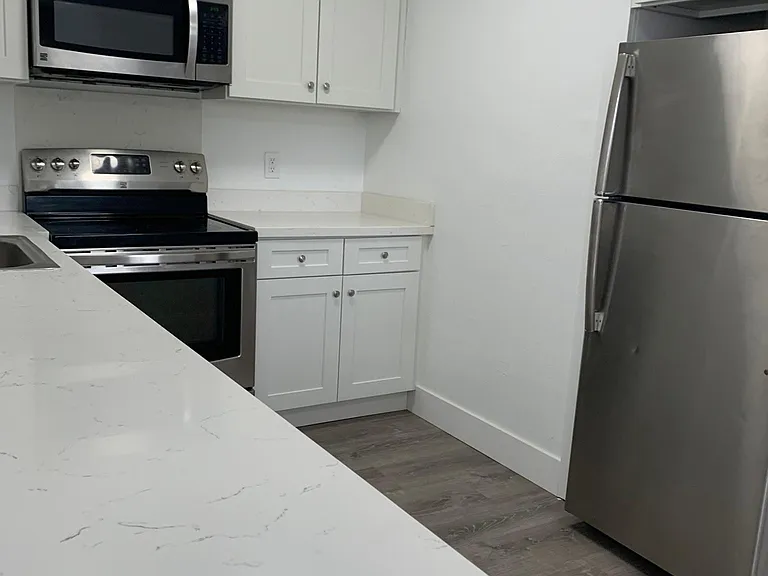 2221 Monroe St — Photo 3