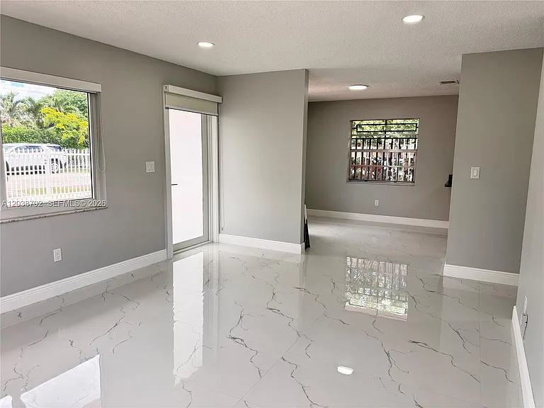 252 NW 50th Ave — Photo 3