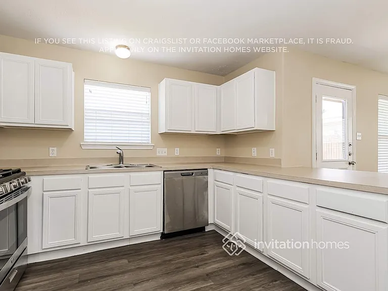 6348 Austinville Dr — Photo 10