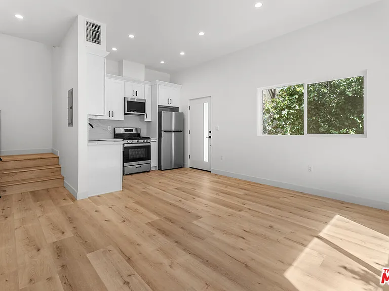 2154 Patricia Ave — Photo 3