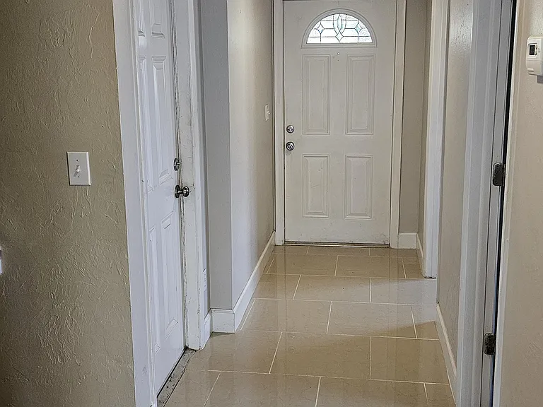 1124 SE 6th Ave — Photo 3