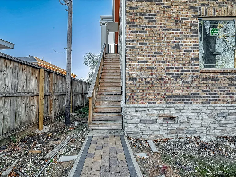 2011 Crescent Dr — Photo 39