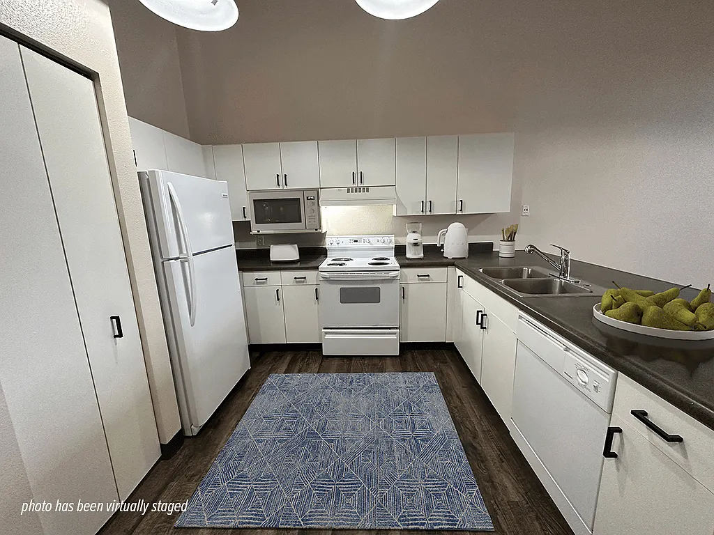LaSalle Apartments — Photo 2