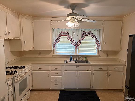 5th image of 121 Virginia Way