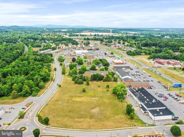 Lutz Ave, Martinsburg, WV 25404