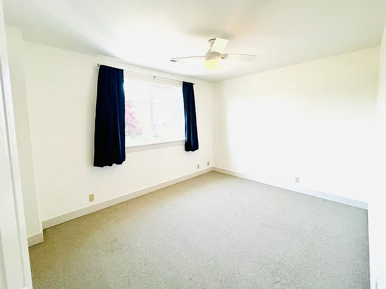 4017 NE Roselawn St — Photo 20