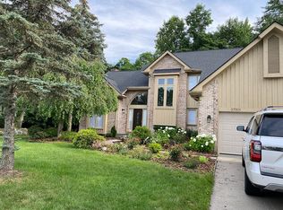 37501 Glengrove Dr, Farmington Hills, MI 48331