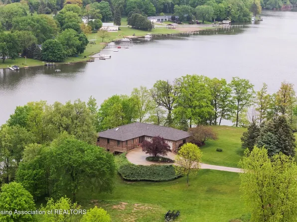 10949 Lakeside Dr, Perrinton, MI 48871