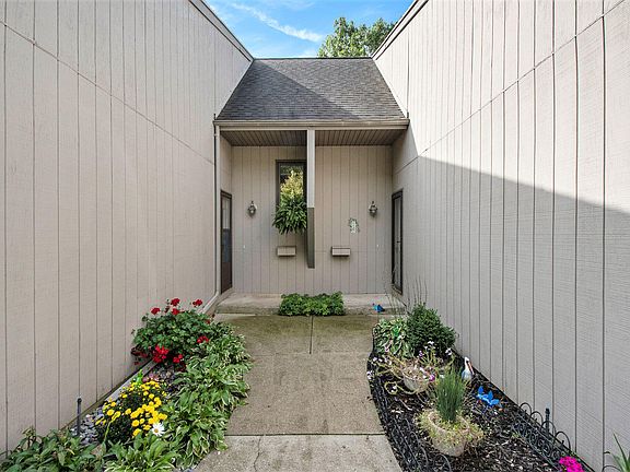 3rd image of 2797 Rockvalley Ct NE