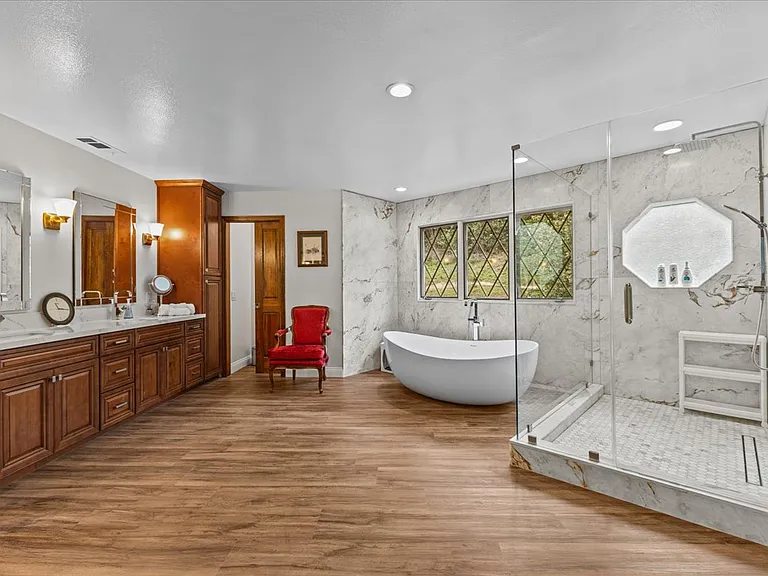 2705 Clear Creek Ln — Photo 30