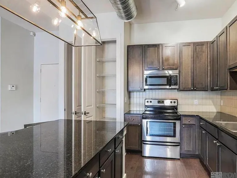 333 E Boyd Dr #17 — Photo 3