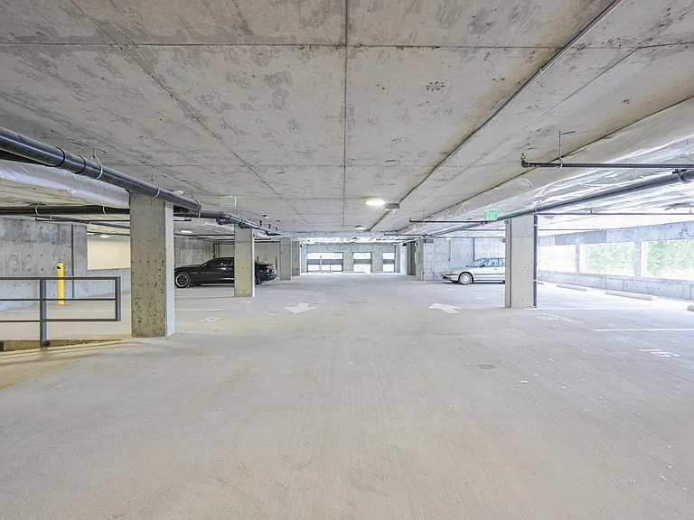 Divine Court Apartments — Photo 26