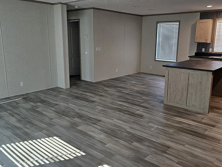 493 Apple St — Photo 2
