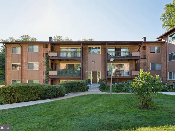 10165 Fair Woods Dr #213, Fairfax, VA 22030