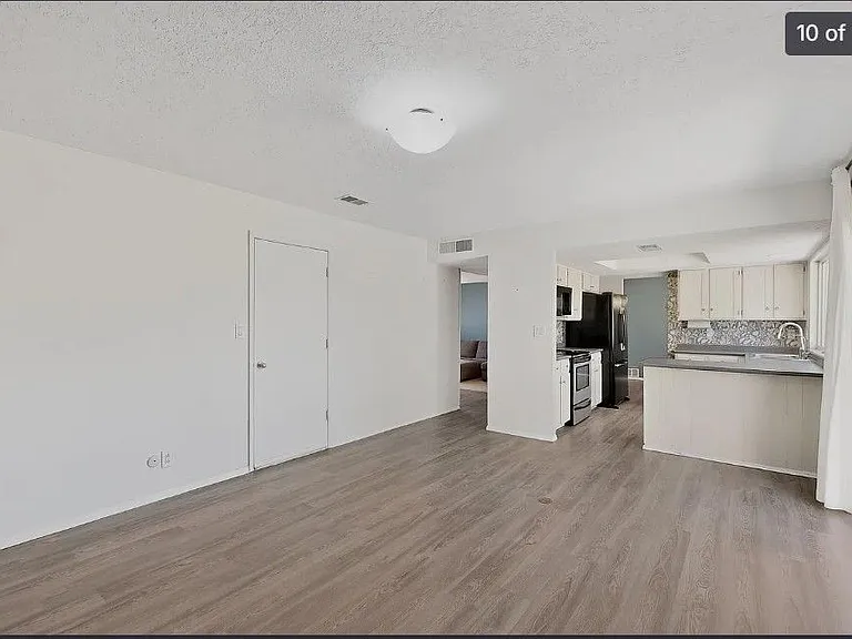 10715 Kielich Ave NE — Photo 2