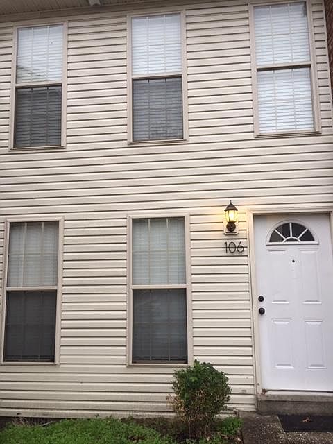 Very nice townhouse in the heart of Chevy Chase!