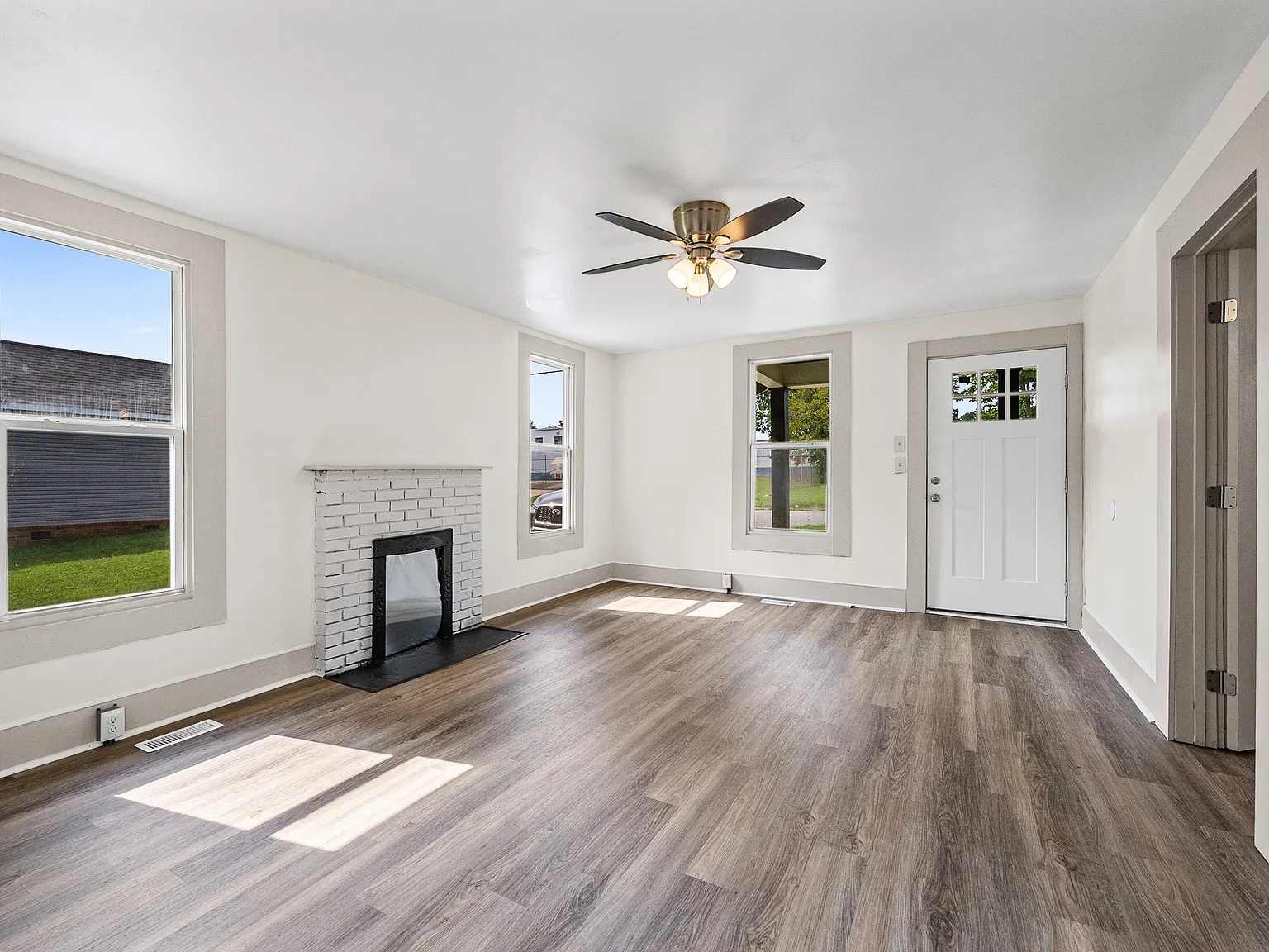 2 bed, 1216 sqft, $1,299 — Photo 4