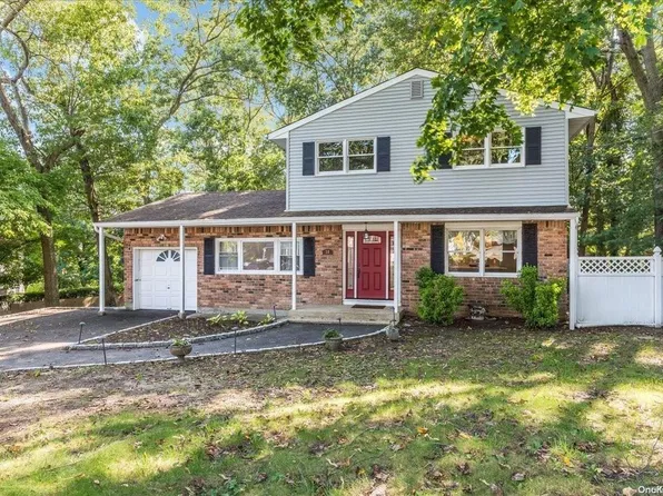 38 Scott Street, Dix Hills, NY 11746