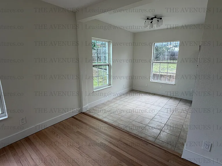 305 N Oak Cliff Blvd — Photo 13
