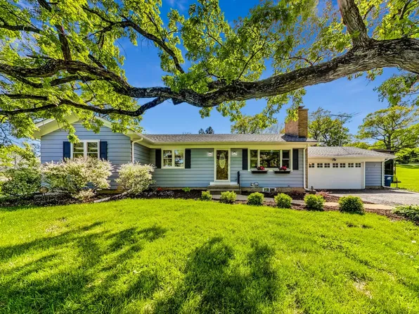 38W411 Hilltop Dr, St Charles, IL 60175