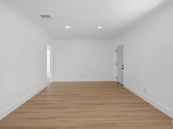 5th image of 610 Arvin St