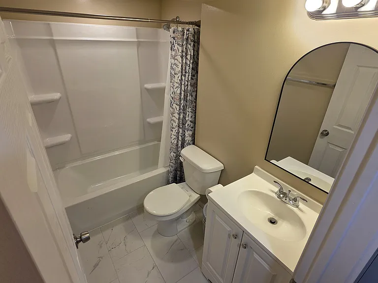 334 W 985 N — Photo 22