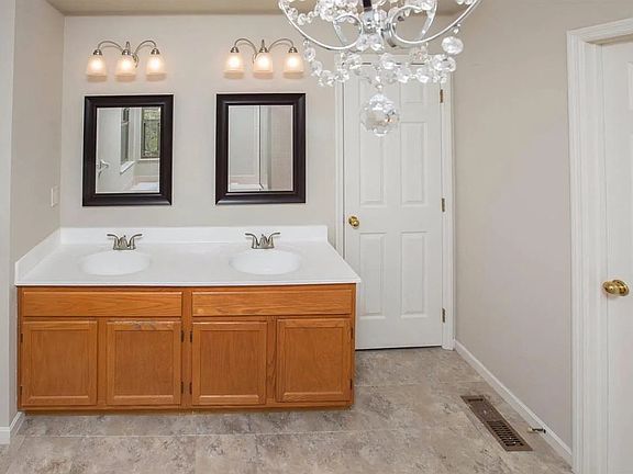 5th image of 5280 Hidden Creek Cir