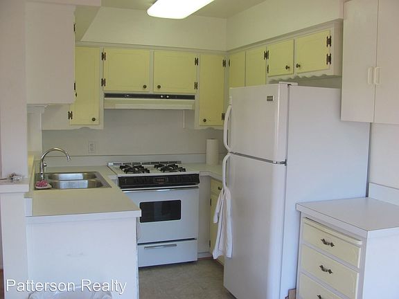 5th image of 1210 Hillcrest Dr
