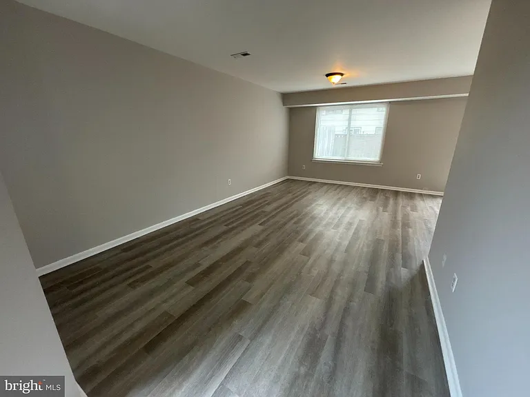 476 Bridge St — Photo 8