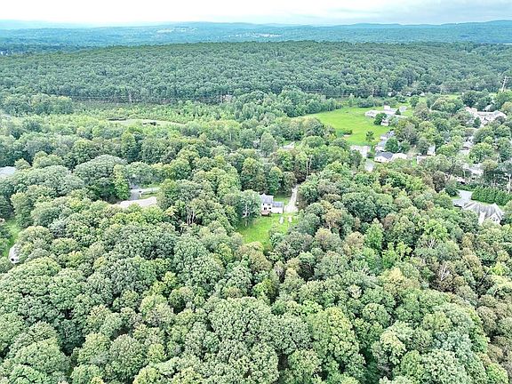 2nd image of 80 Old Quaker Hill Rd Unit 2