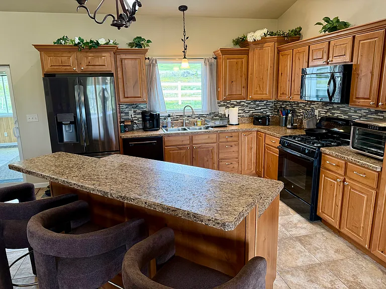 7405 Monad Rd — Photo 9