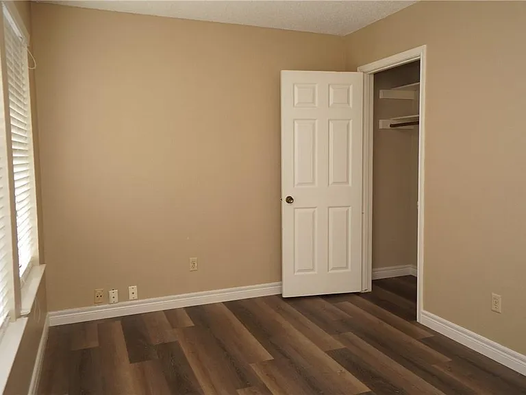 6525 Hart Ln — Photo 27