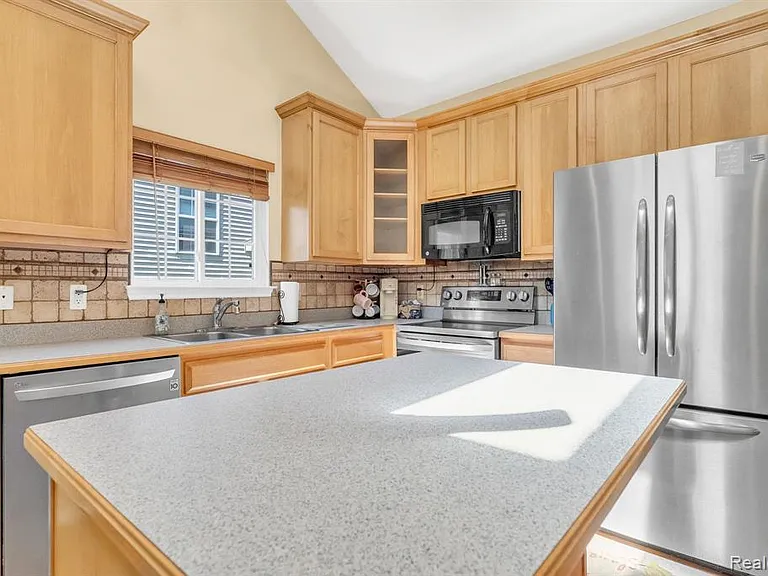 42682 Park Crescent Dr — Photo 14