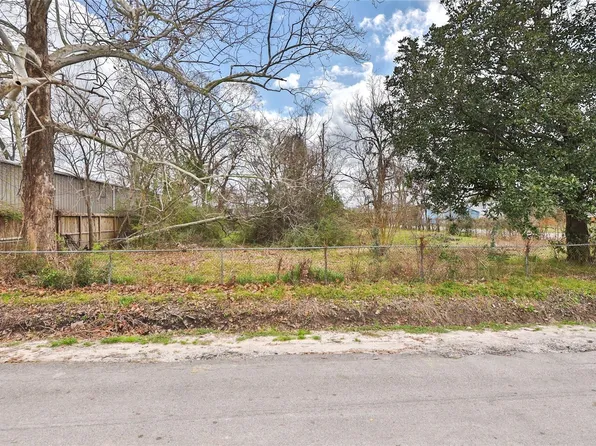 202 Burbank St, Houston, TX 77076