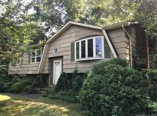 9 Oak Bluff Rd, Milford, CT 06461