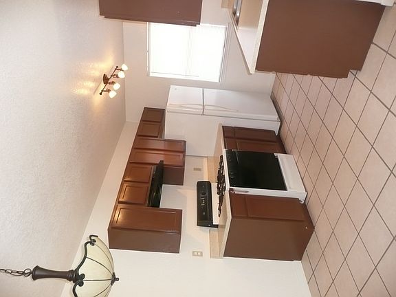 4th image of 2703 Cypress Ln