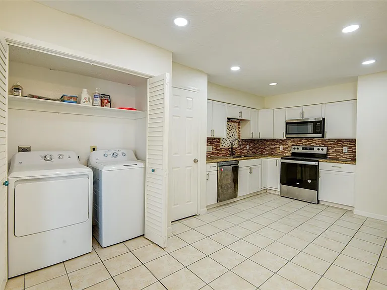 2114 Greenbriar Colony Dr — Photo 10