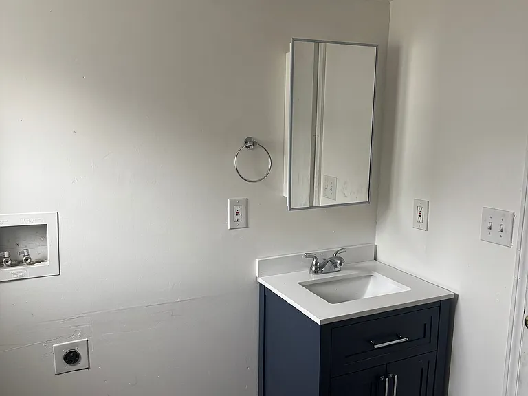 310 W Market St — Photo 7