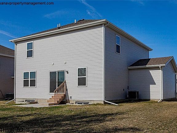 3rd image of 2911 NW Woodbury Dr