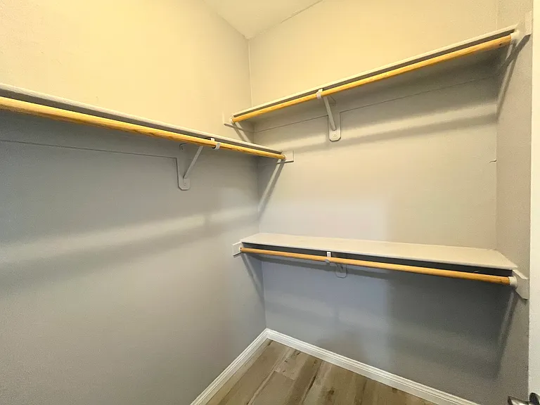 576 Glassford Ct — Photo 44