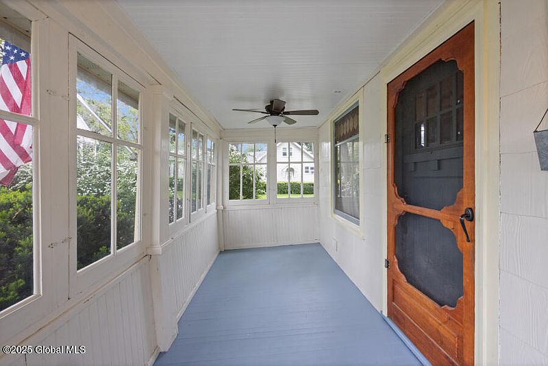 4th image of 212 Riverside Avenue