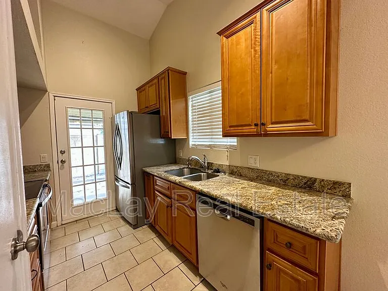240 S Laveen Dr — Photo 8