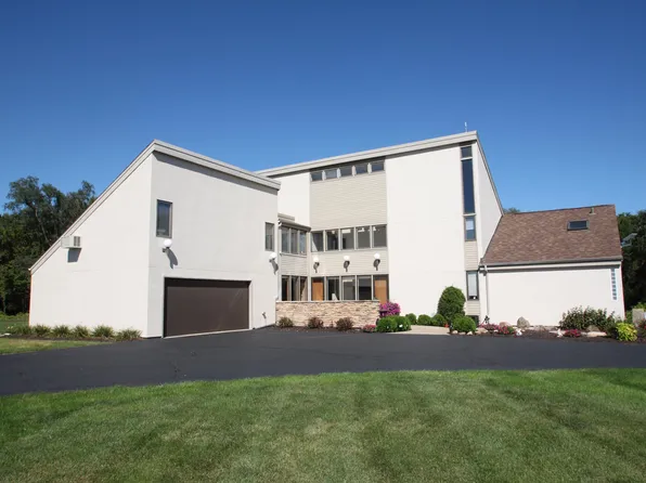 6825 Yale Bridge Rd, Rockton, IL 61072